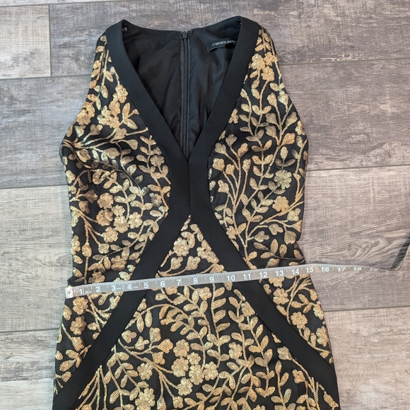 Carmen Marc Valvo Maxi Dress in Gold and Black Sz. 4 - Picture 8 of 9